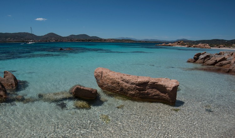 Isola Piana the beach